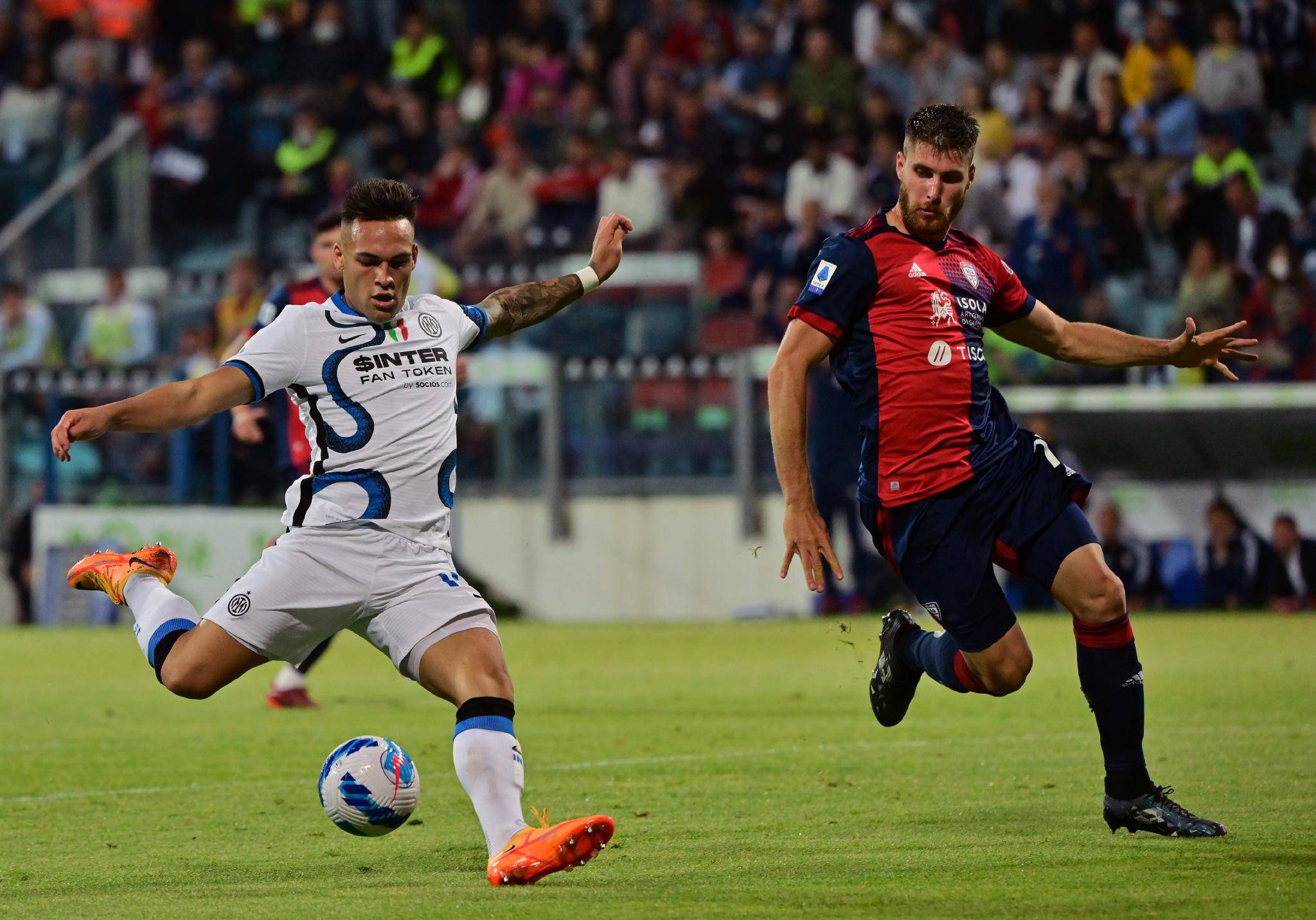 包含克罗托内客场被卡利亚里绝杀，保级形势严峻的词条