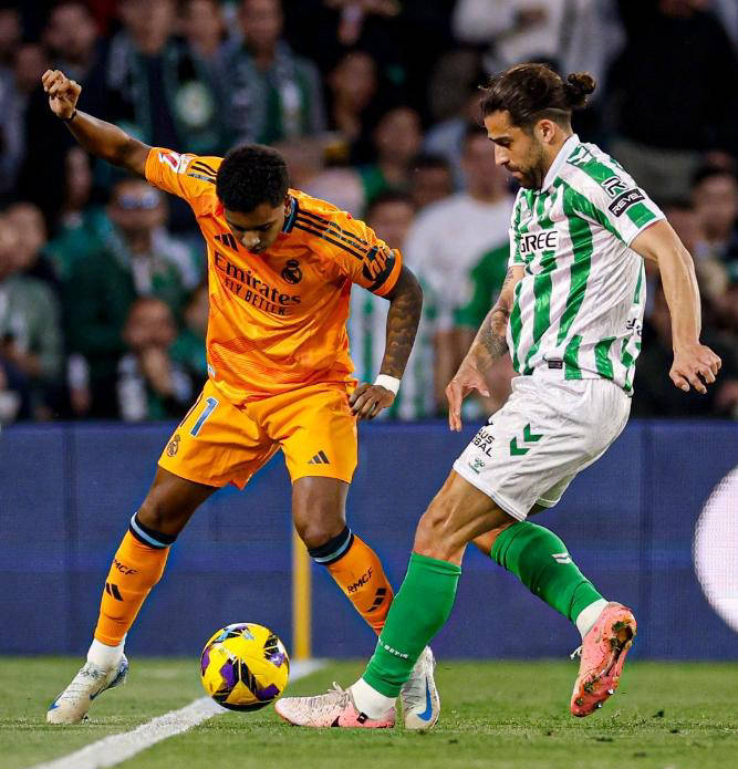 皇马前锋伊斯科闪耀，场均一传一射