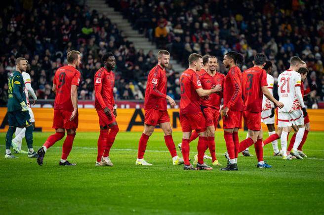 爱游戏亚洲官网-拜仁慕尼黑客场大胜，领跑积分榜