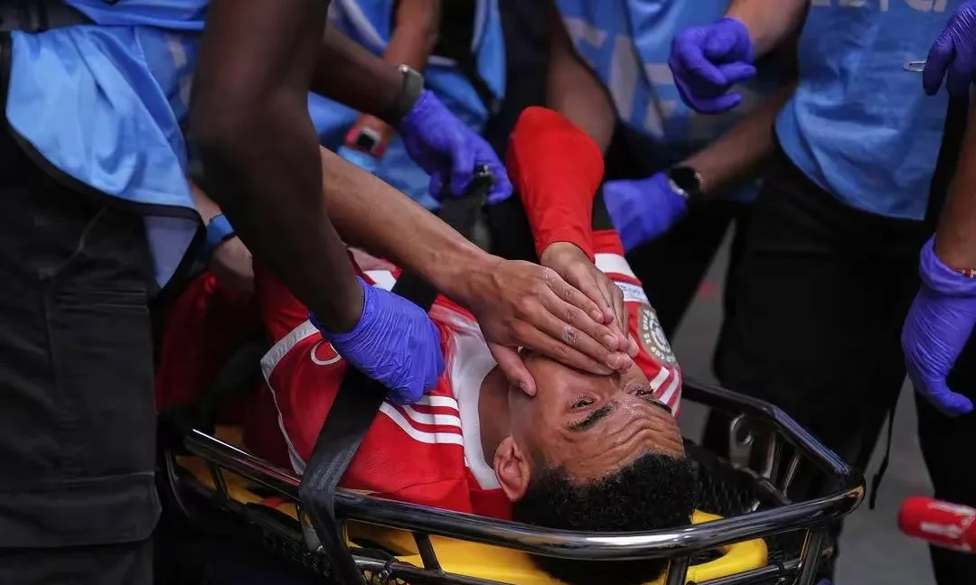 爱游戏官方登录入口-关于皇家社会门将因失误遭到球迷围攻，心情低落的信息