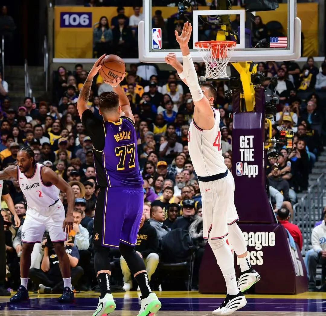 爱游戏官网-快船队主场大胜联盟中排名稳步上升