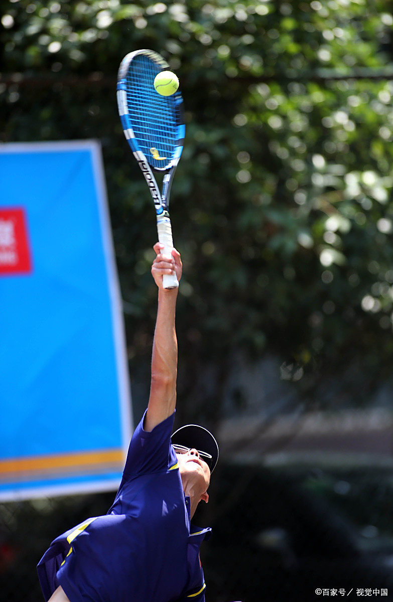 爱游戏官网-网球选手发挥稳定取得胜利